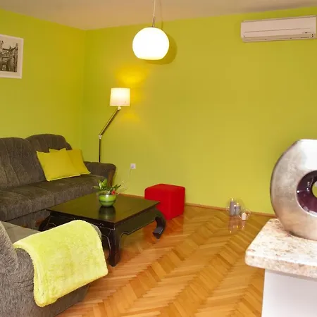 Petra Apartment *
